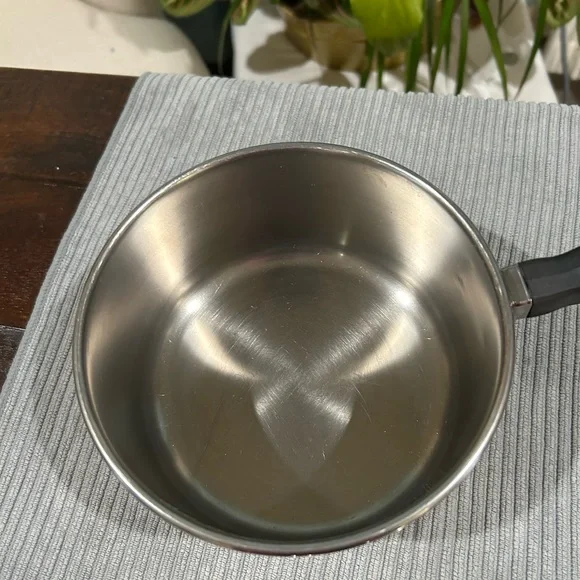 Farberware Silver Saucepan with Black Handle
Sizes: 1 quart & 2 quart - Picture 7 of 11